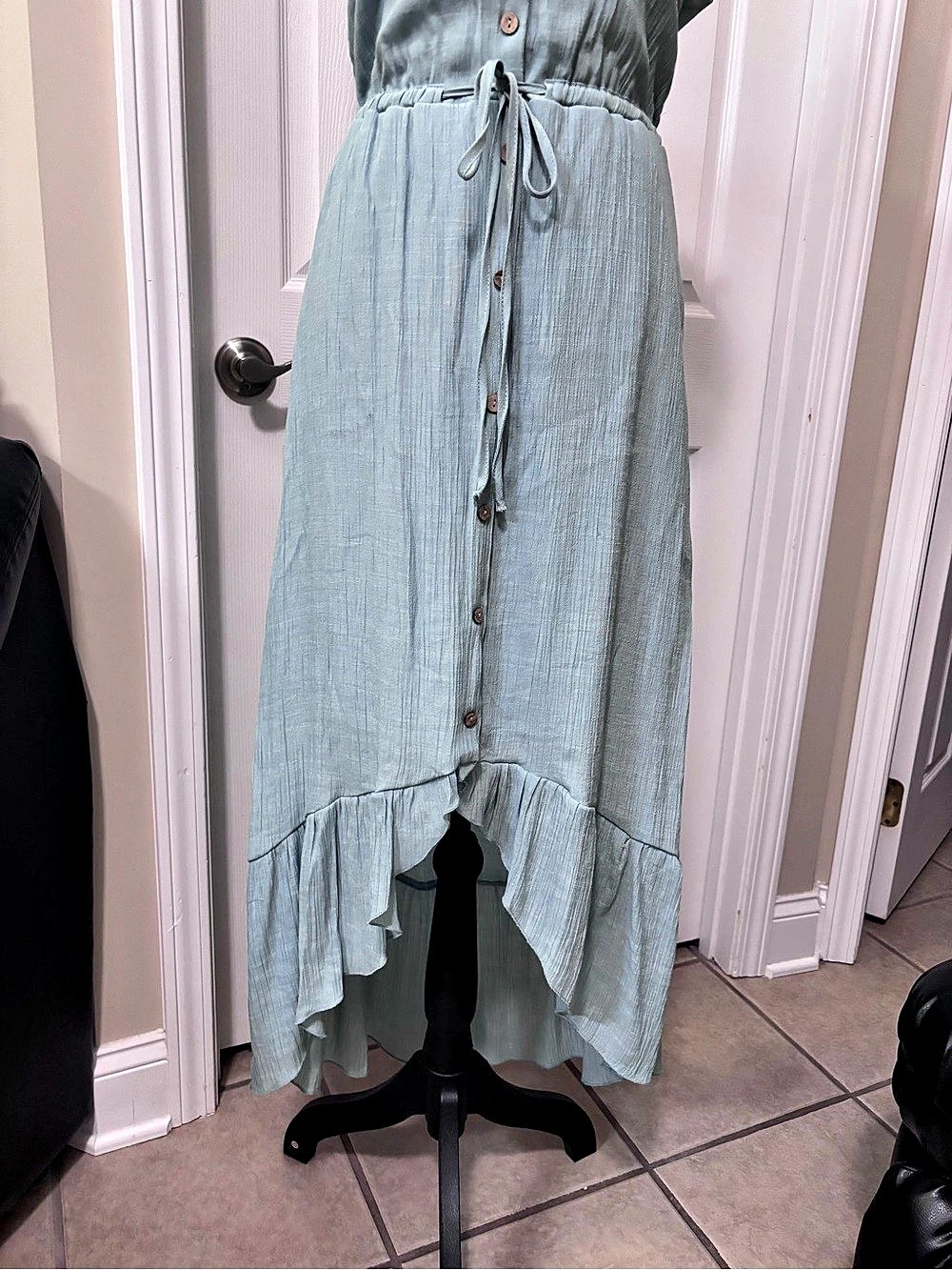 LUXOLOGY Ruffle Button Front High/Low Dress in Blue Size Medium - Picture 4 of 8